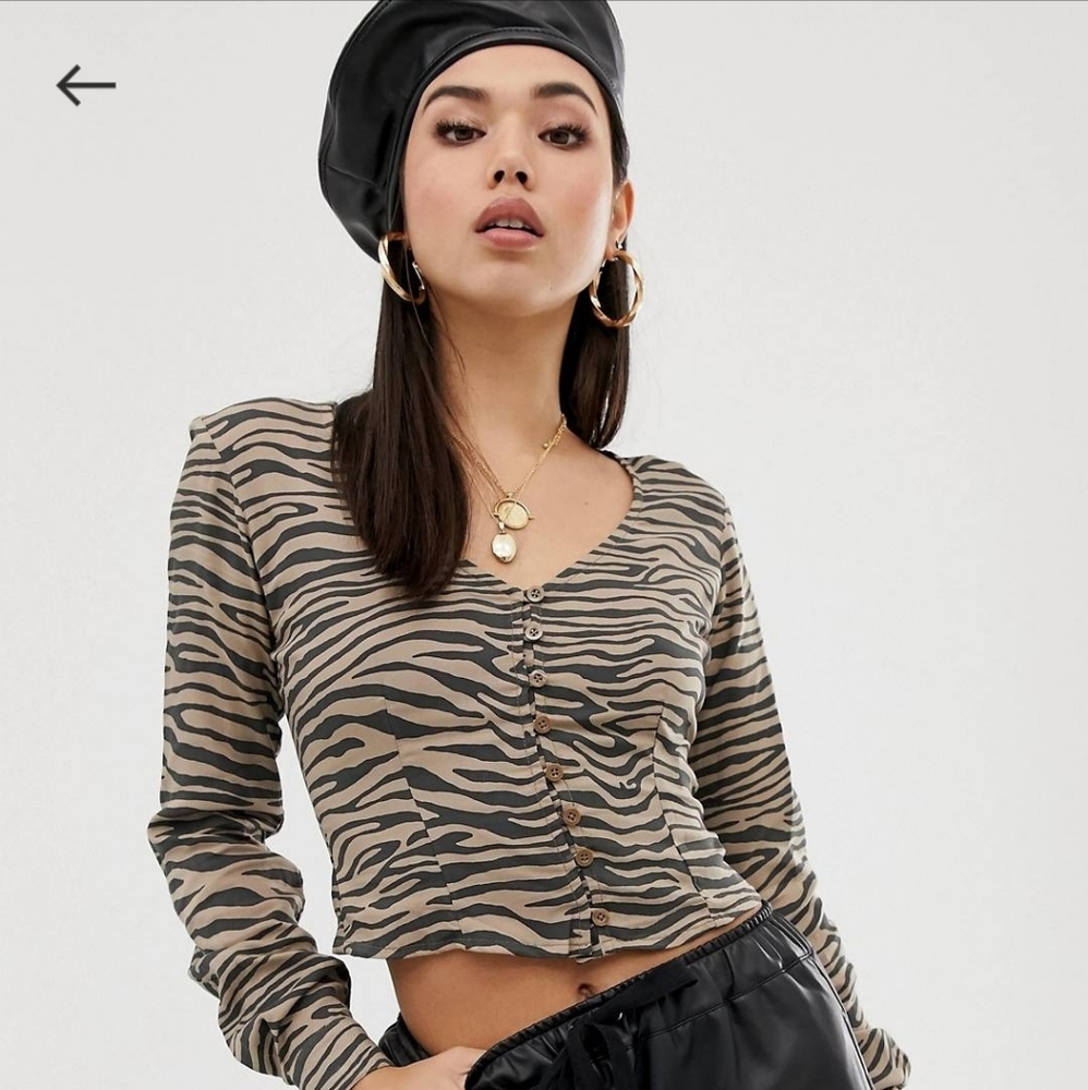 Button Front Top In Zebra
